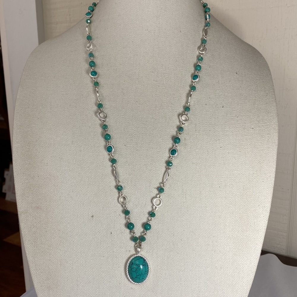 Long silvertone turquoise style bead necklace - Picture 4 of 5